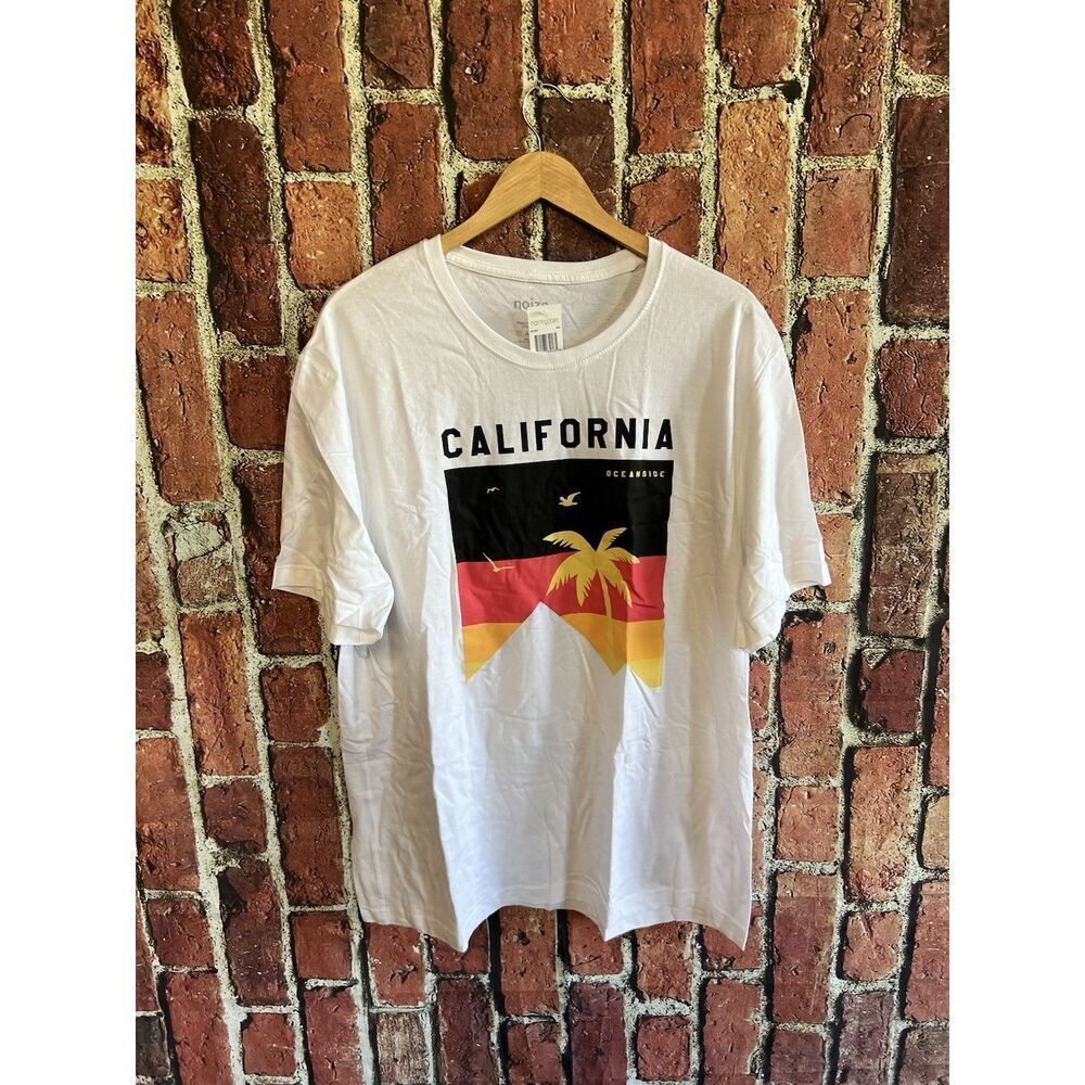 Noize Mens white Short Sleeve Graphic T-shirt NWT Size 2XL
